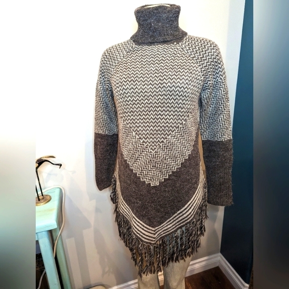 Only Boho poncho sweater fringe brown & cream sweater, Size M - Picture 2 of 15
